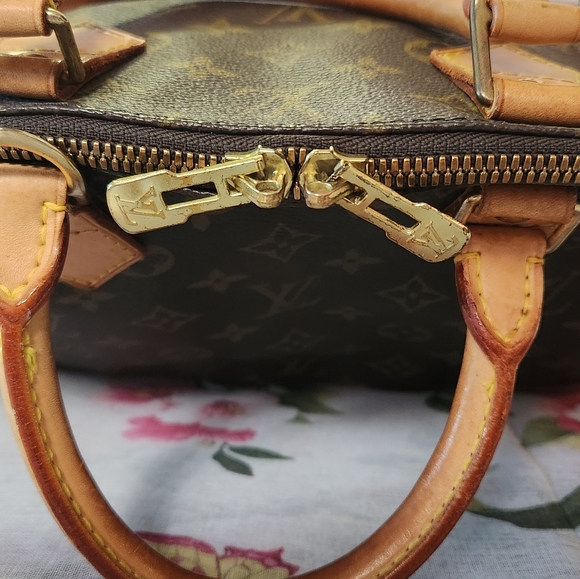 - `ღ´- ♥ -`ღ´ FABULOUS CONDITION `ღ´- ♥ -`ღ´ Authentic Louis Vuitton ALMA - Picture 15 of 17